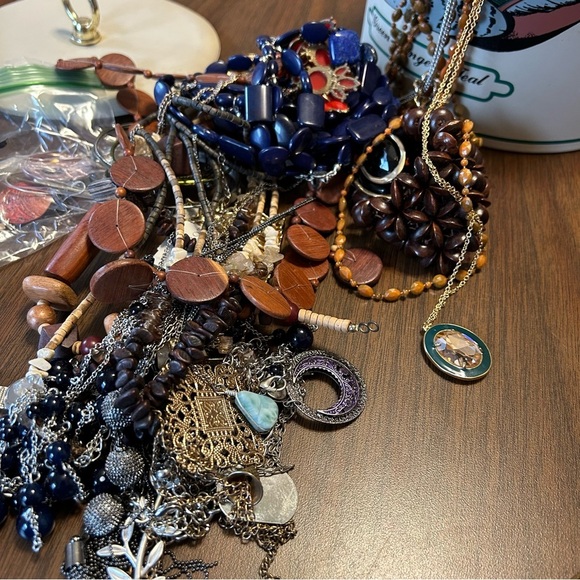 Mystery jewelry bucket - Picture 7 of 9